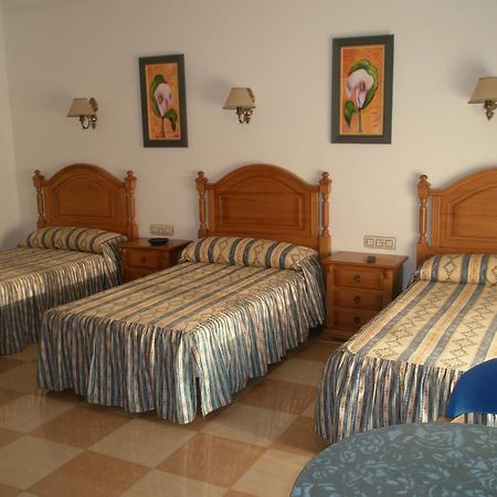 Hostal Los Rosales ألكاراز الغرفة الصورة
