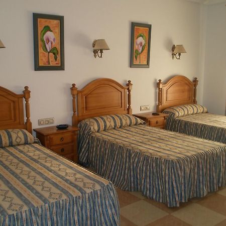 Hostal Los Rosales ألكاراز الغرفة الصورة
