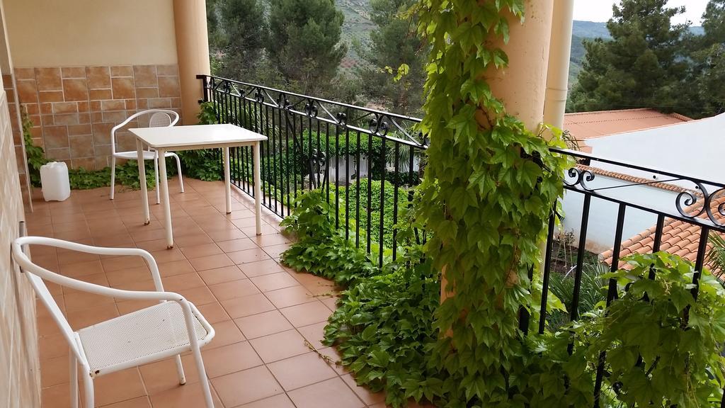 Hostal Los Rosales ألكاراز الغرفة الصورة