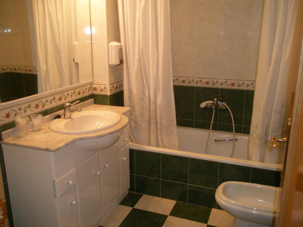Hostal Los Rosales ألكاراز الغرفة الصورة