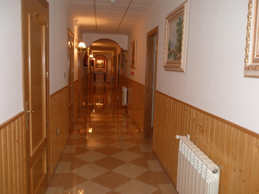Hostal Los Rosales ألكاراز الغرفة الصورة