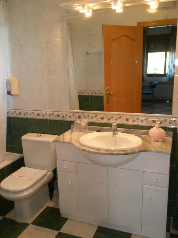 Hostal Los Rosales ألكاراز الغرفة الصورة
