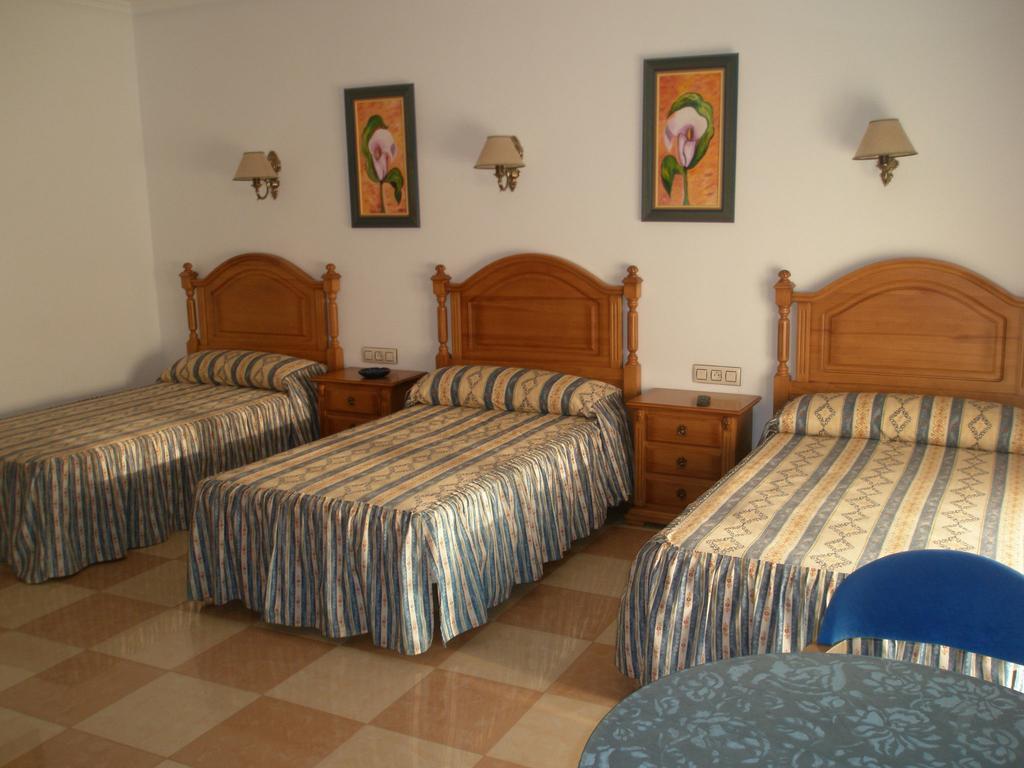 Hostal Los Rosales ألكاراز الغرفة الصورة