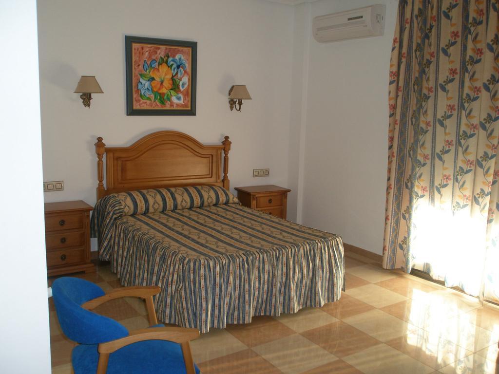 Hostal Los Rosales ألكاراز الغرفة الصورة